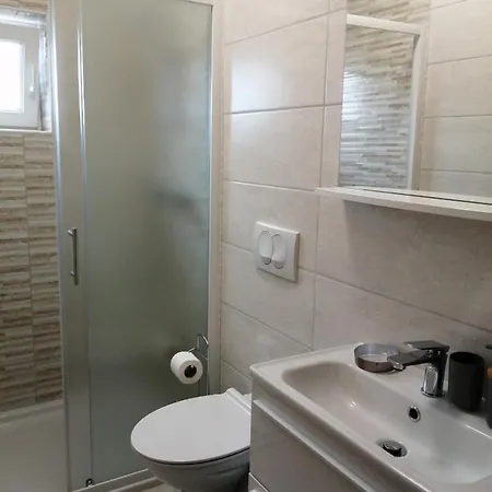 In With Balcony, Air Conditioning, Wifi 87-1 *