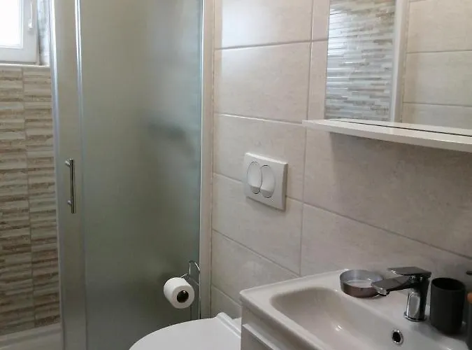 In With Balcony, Air Conditioning, Wifi 87-1 *